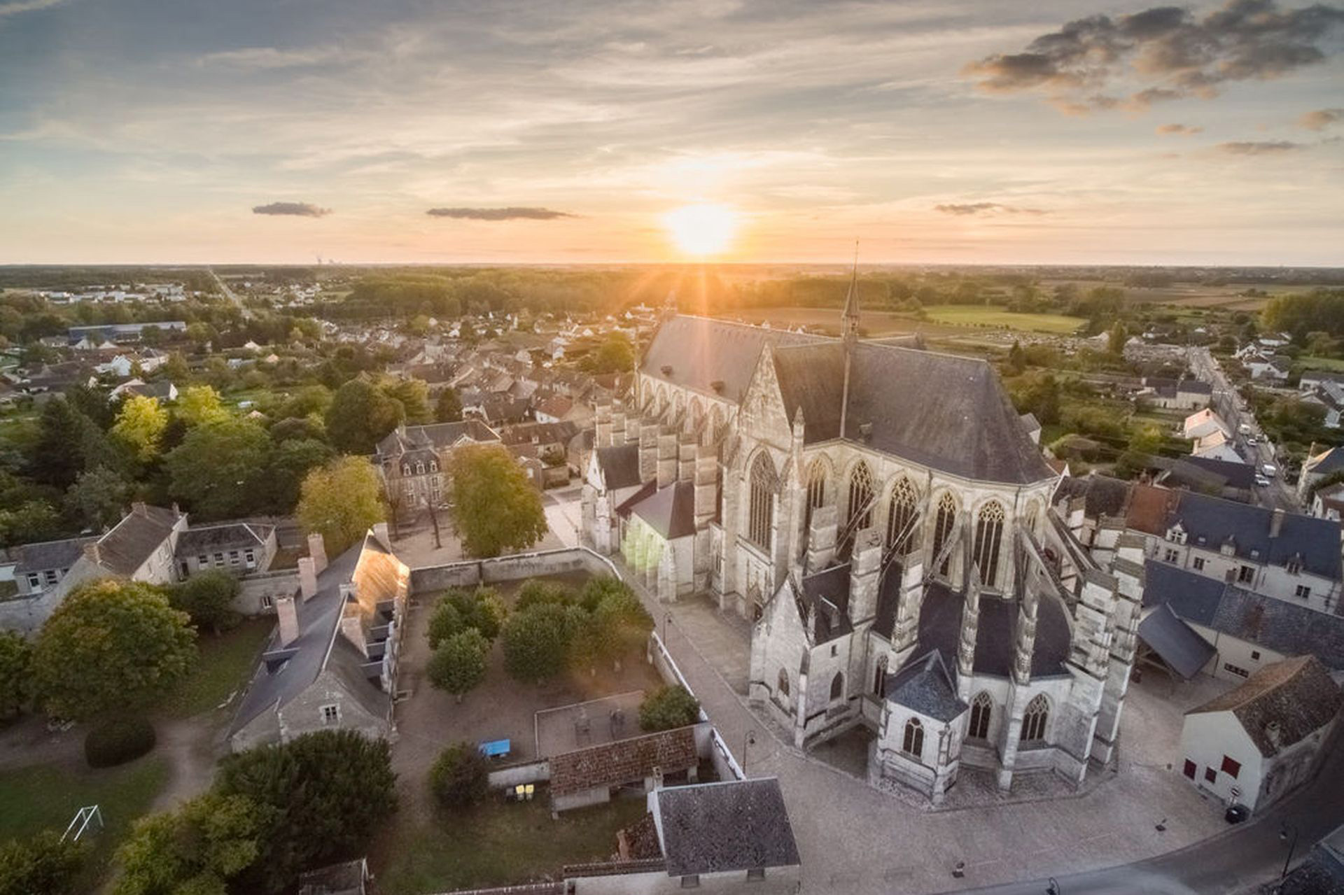 Lumières sur la basilique de Cléry, tombeau du Roi Louis XI
